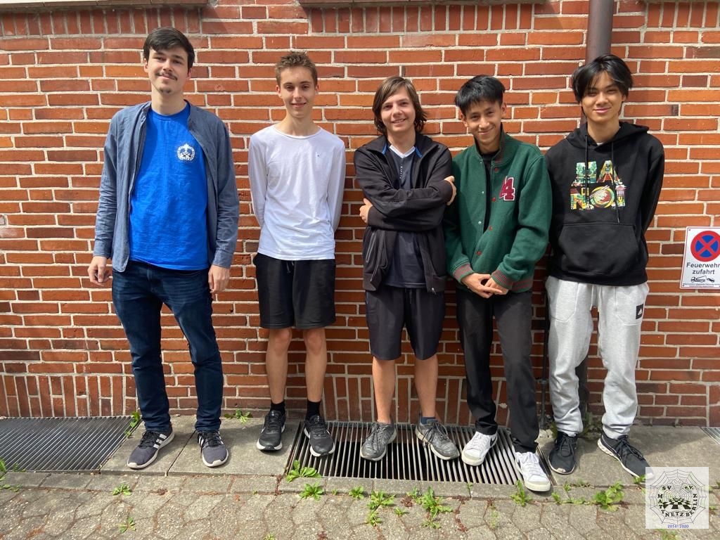 Unser Team bei der DVM u16 in Kiel mit Meistertrainer Henrik, Oliver, Nico, Bao und Hai-Dang v.l.n.r.